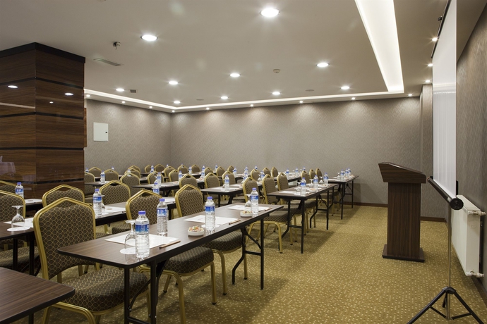Imagen de los interiores del Hotel Atalay. Foto 10