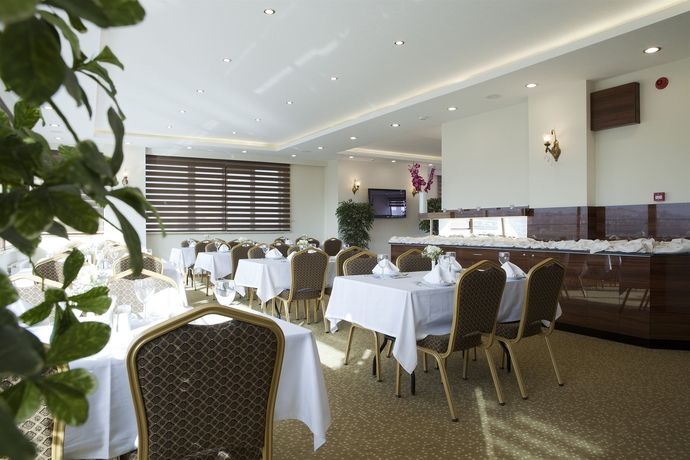 Imagen del bar/restaurante del Hotel Atalay. Foto 2