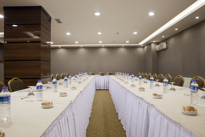 Imagen de los interiores del Hotel Atalay. Foto 14