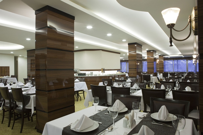 Imagen del bar/restaurante del Hotel Atalay. Foto 3