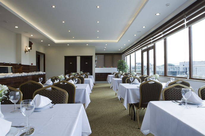 Imagen del bar/restaurante del Hotel Atalay. Foto 4