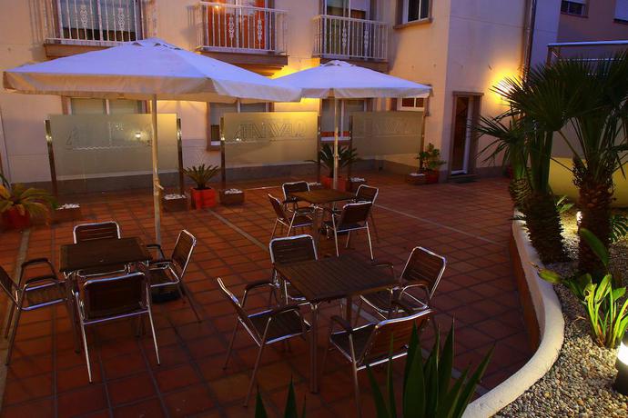 Imagen de los exteriores del Hotel Atalaya Ii. Foto 9