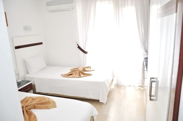 Imagen de la habitación del Hotel Atalla. Foto 14