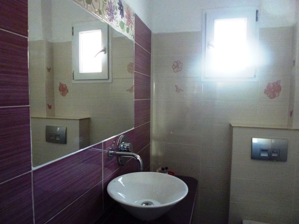 Imagen de la habitación del Hotel Atalos Suites. Foto 2