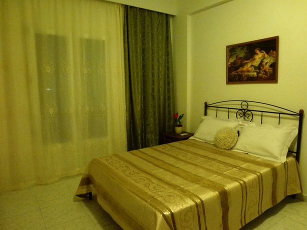 Imagen de la habitación del Hotel Atalos Suites. Foto 4