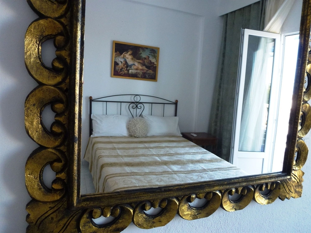 Imagen de la habitación del Hotel Atalos Suites. Foto 5