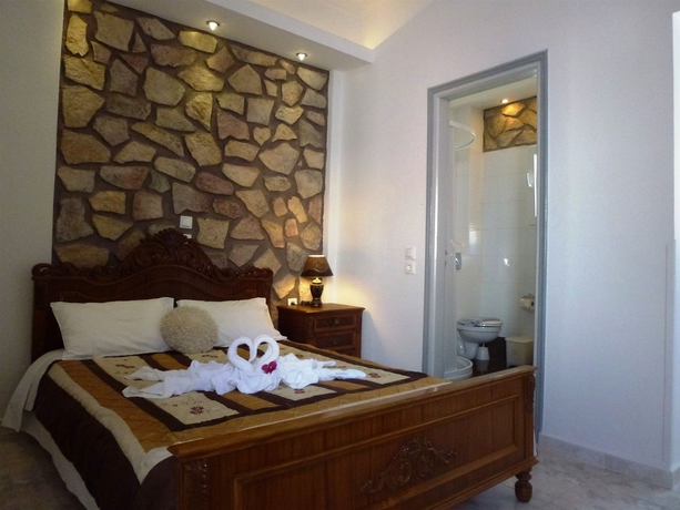 Imagen de la habitación del Hotel Atalos Suites. Foto 7