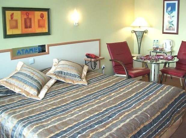 Imagen de la habitación del Hotel Atamer. Foto 15
