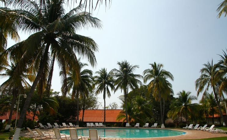 Imagen de la piscina del Hotel Atami Escape Resort. Foto 14