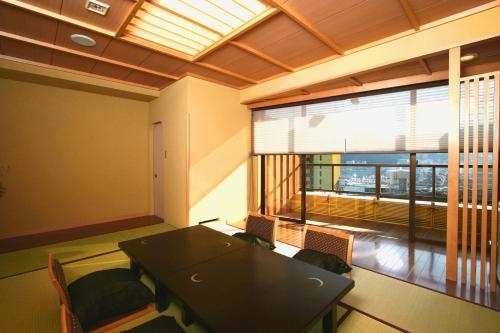 Imagen de la habitación del Hotel Atami Juraku. Foto 7