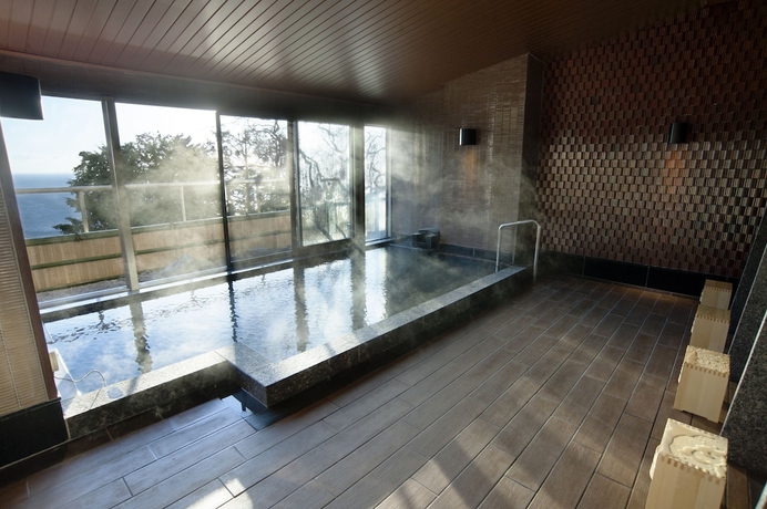 Imagen de la piscina del Hotel Atami Sekaie. Foto 16
