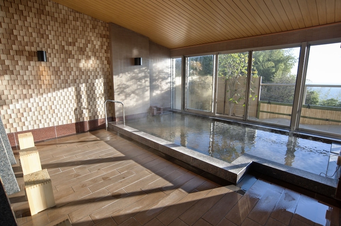 Imagen de la piscina del Hotel Atami Sekaie. Foto 17