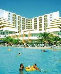 Imagen de la piscina del Hotel Atamis Onura. Foto 4