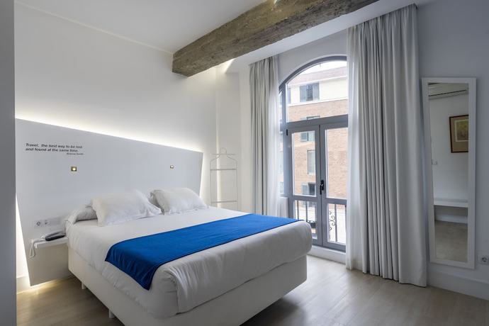 Imagen de la habitación del Hotel Atarazanas Malaga Boutique. Foto 9