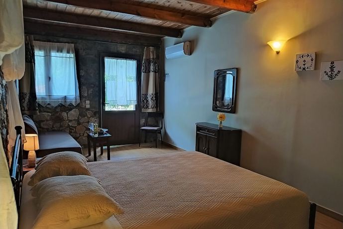 Imagen de la habitación del Hotel Ataviros. Foto 16