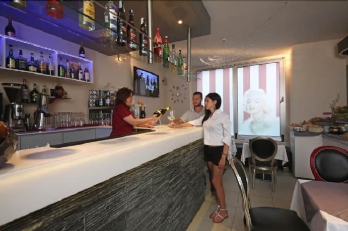 Imagen del bar/restaurante del Hotel Atelier Design. Foto 4
