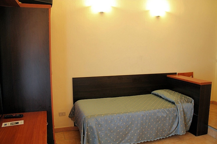 Imagen de la habitación del Hotel Atena. Foto 6