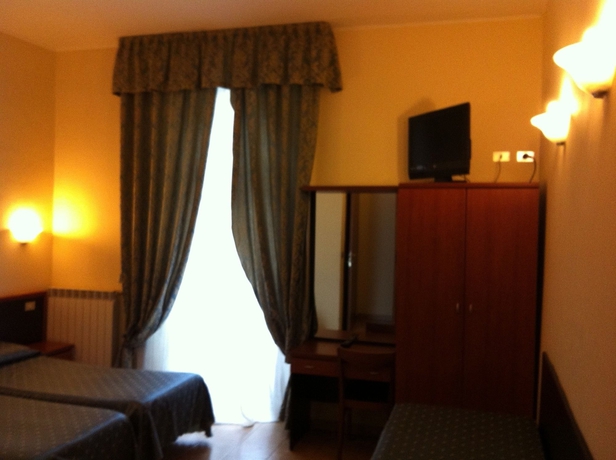 Imagen de la habitación del Hotel Atena. Foto 7