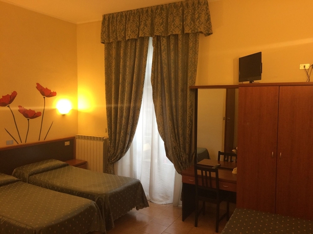 Imagen de la habitación del Hotel Atena, Mil&aacute;n. Foto 9