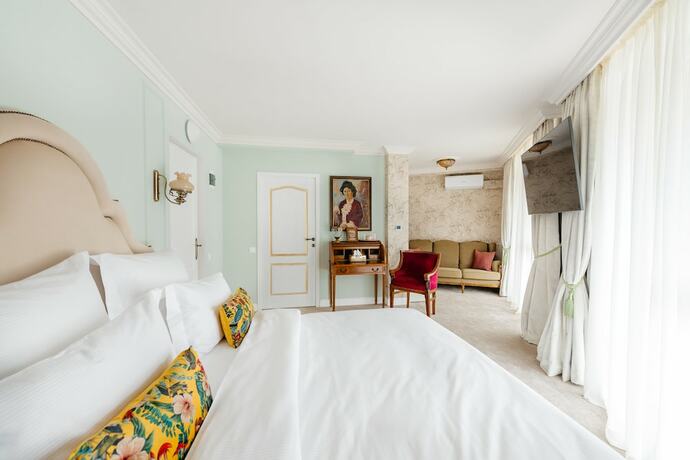 Imagen de la habitación del Hotel Ateneea Luxury Rooms. Foto 13