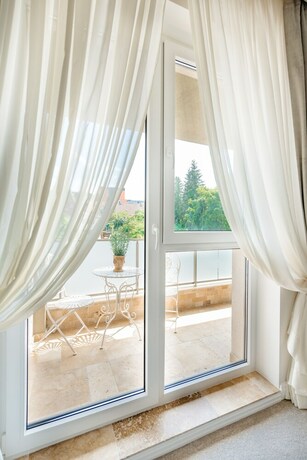 Imagen de la habitación del Hotel Ateneea Luxury Rooms. Foto 16