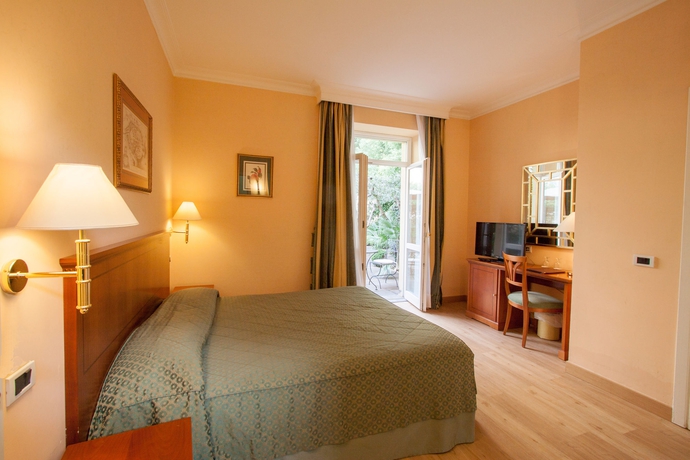 Imagen de la habitación del Hotel Ateneo Garden Palace. Foto 11