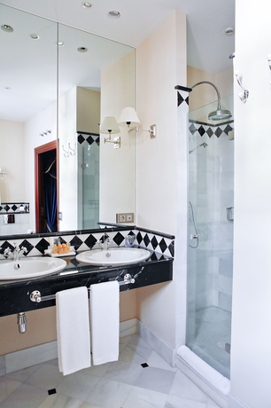 Imagen de la habitación del Hotel Ateneo Sevilla. Foto 5