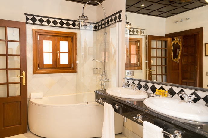 Imagen de la habitación del Hotel Ateneo Sevilla. Foto 7