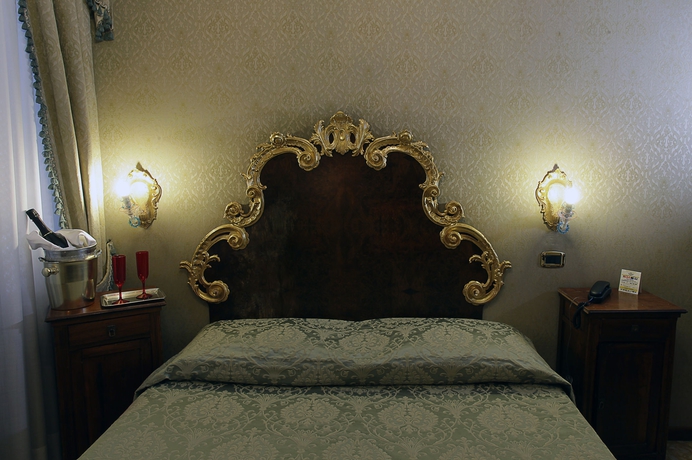Imagen de la habitación del Hotel Ateneo, Venecia. Foto 8