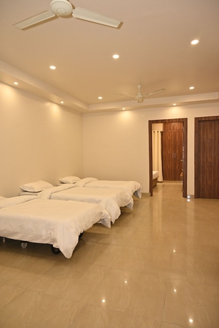 Imagen de la habitación del Hotel Atharv Kaashi - Behind Sigra Sports Stadium. Foto 6