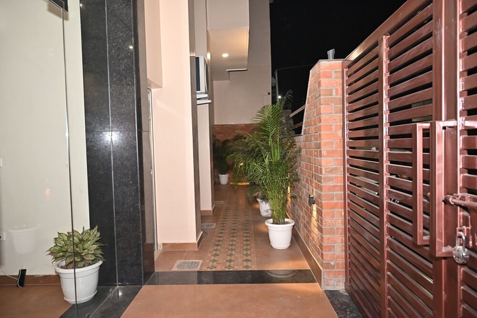 Imagen de los interiores del Hotel Atharv Kaashi - Behind Sigra Sports Stadium. Foto 11