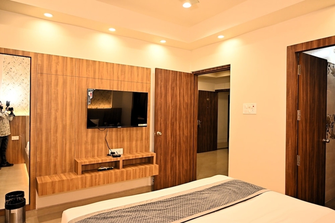 Imagen de la habitación del Hotel Atharv Kaashi - Behind Sigra Sports Stadium. Foto 7