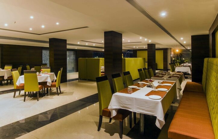 Imagen del bar/restaurante del Hotel Atharva, Ujjain. Foto 3