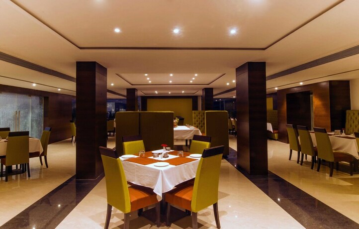 Imagen del bar/restaurante del Hotel Atharva, Ujjain. Foto 6