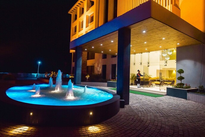 Imagen de los exteriores del Hotel Atharva, Ujjain. Foto 12
