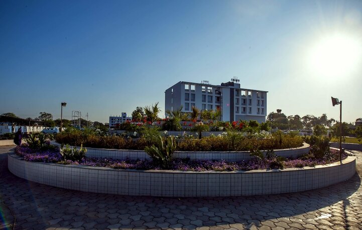 Imagen de los exteriores del Hotel Atharva, Ujjain. Foto 13
