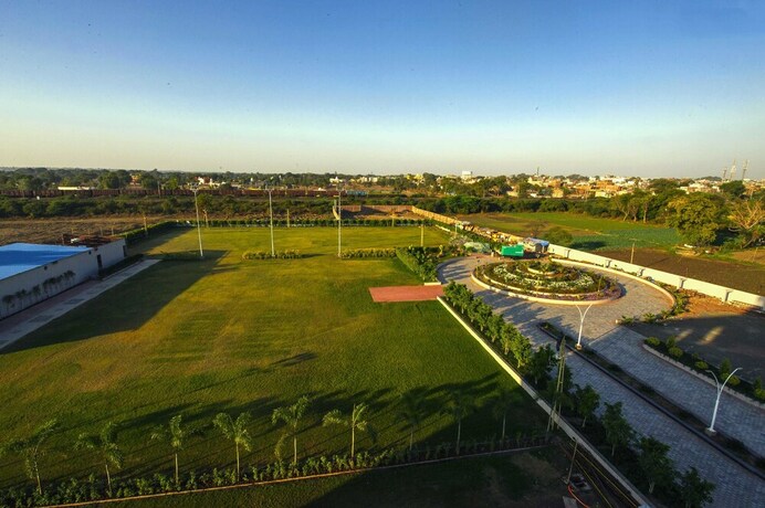 Imagen de los exteriores del Hotel Atharva, Ujjain. Foto 16