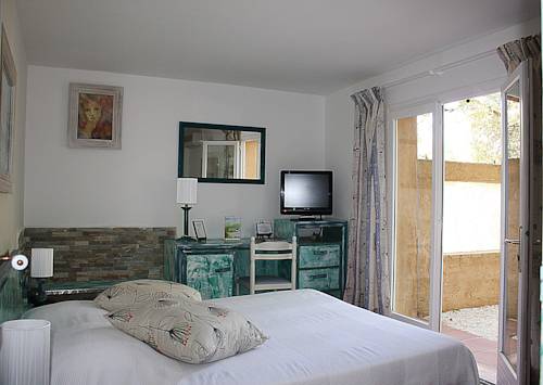 Imagen de la habitación del Hotel Athénopolis, Grimaud. Foto 1