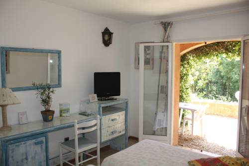 Imagen de la habitación del Hotel Ath&eacute;nopolis, Grimaud. Foto 3