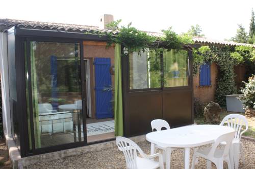 Imagen de la habitación del Hotel Ath&eacute;nopolis, Grimaud. Foto 4