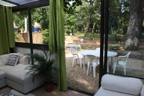 Imagen de la habitación del Hotel Ath&eacute;nopolis, Grimaud. Foto 6