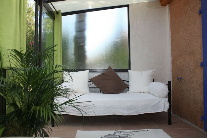 Imagen de la habitación del Hotel Ath&eacute;nopolis, Grimaud. Foto 11