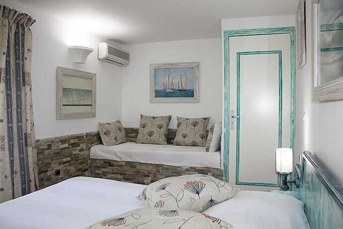 Imagen de la habitación del Hotel Ath&eacute;nopolis, Grimaud. Foto 13