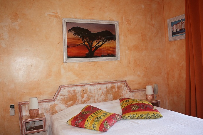 Imagen de la habitación del Hotel Ath&eacute;nopolis, Grimaud. Foto 16