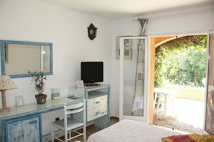 Imagen de la habitación del Hotel Ath&eacute;nopolis, Grimaud. Foto 18