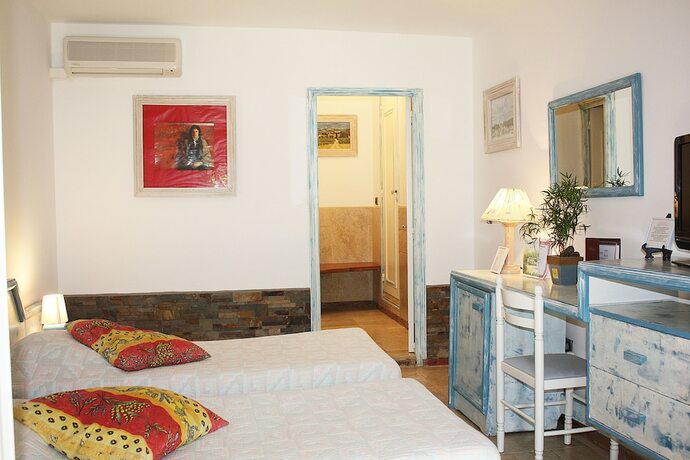 Imagen de la habitación del Hotel Ath&eacute;nopolis, Grimaud. Foto 20