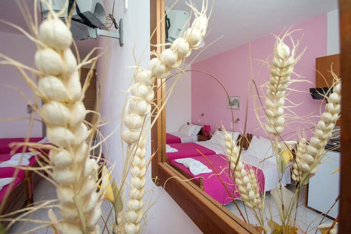 Imagen de la habitación del Hotel Athena Apartments and Studios. Foto 19