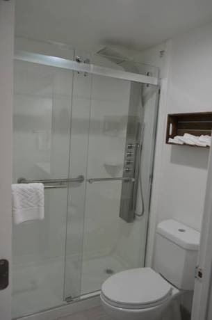 Imagen de la habitación del Hotel Athena Inn. Foto 8