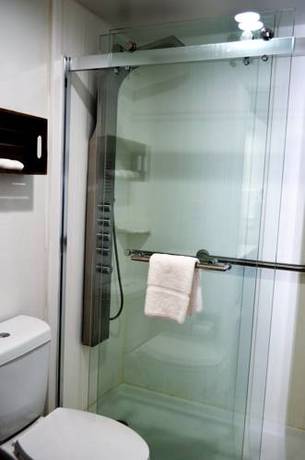 Imagen de la habitación del Hotel Athena Inn. Foto 14