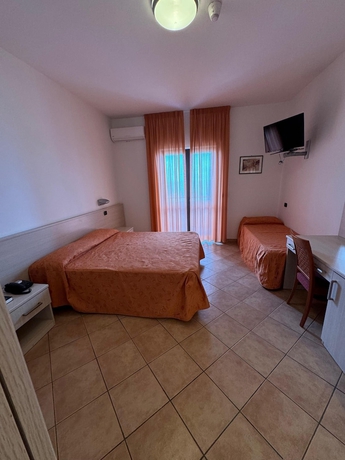 Imagen de la habitación del Hotel Athena Palace, ACQUAPPESA. Foto 8